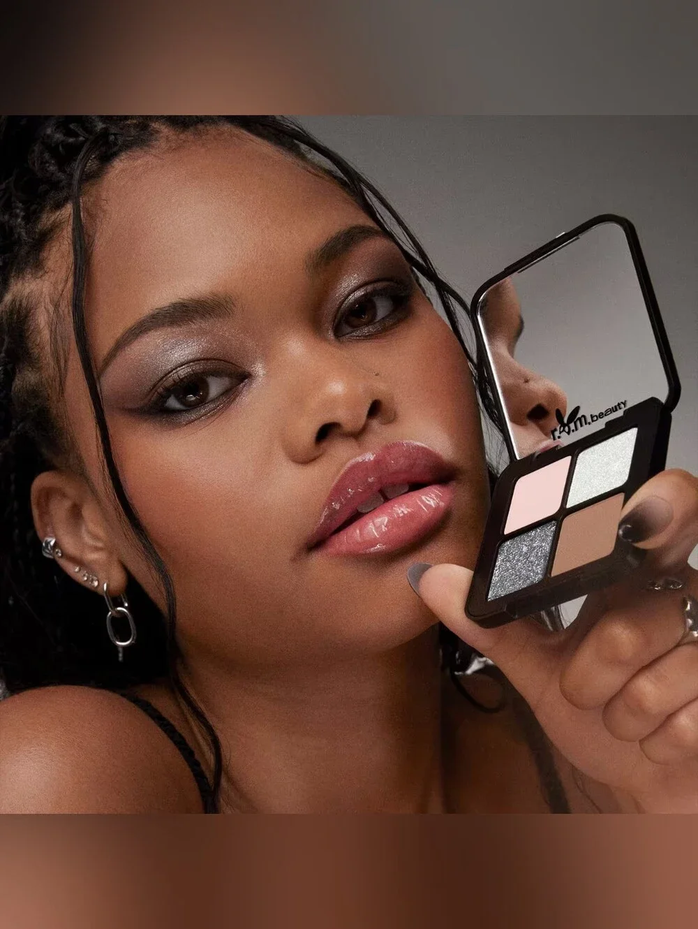 r.e.m. beauty Dangerous Woman Eyeshadow Quad